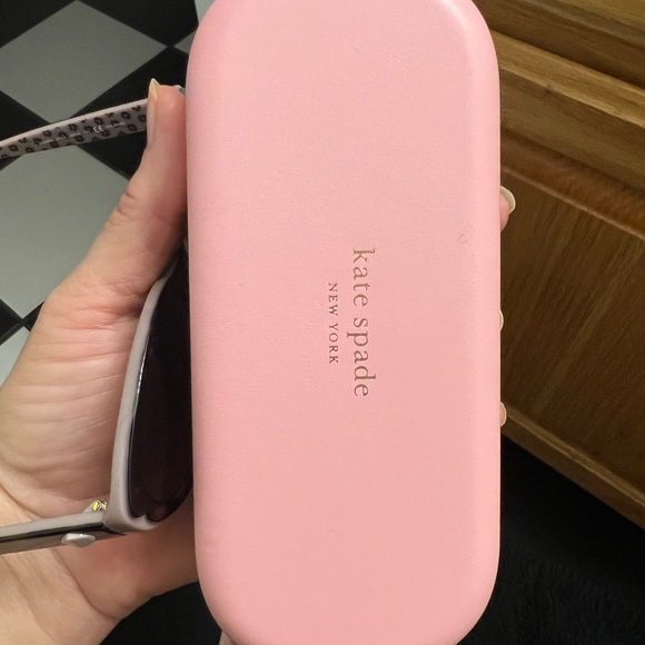 Kate spade sunglasses new in case. Just got in. come with a free designer gift - Picture 8 of 9